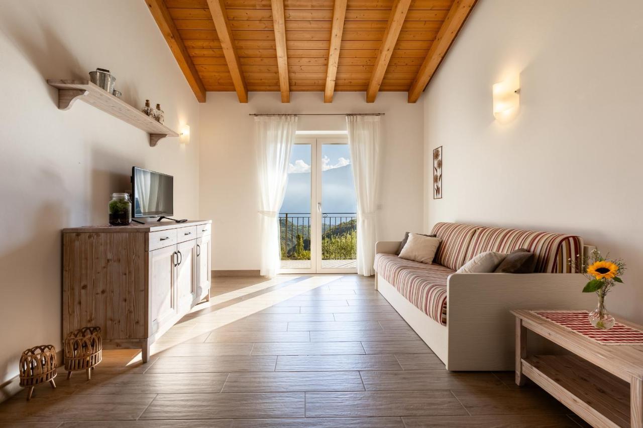 Mos Country House Tremosine Екстериор снимка