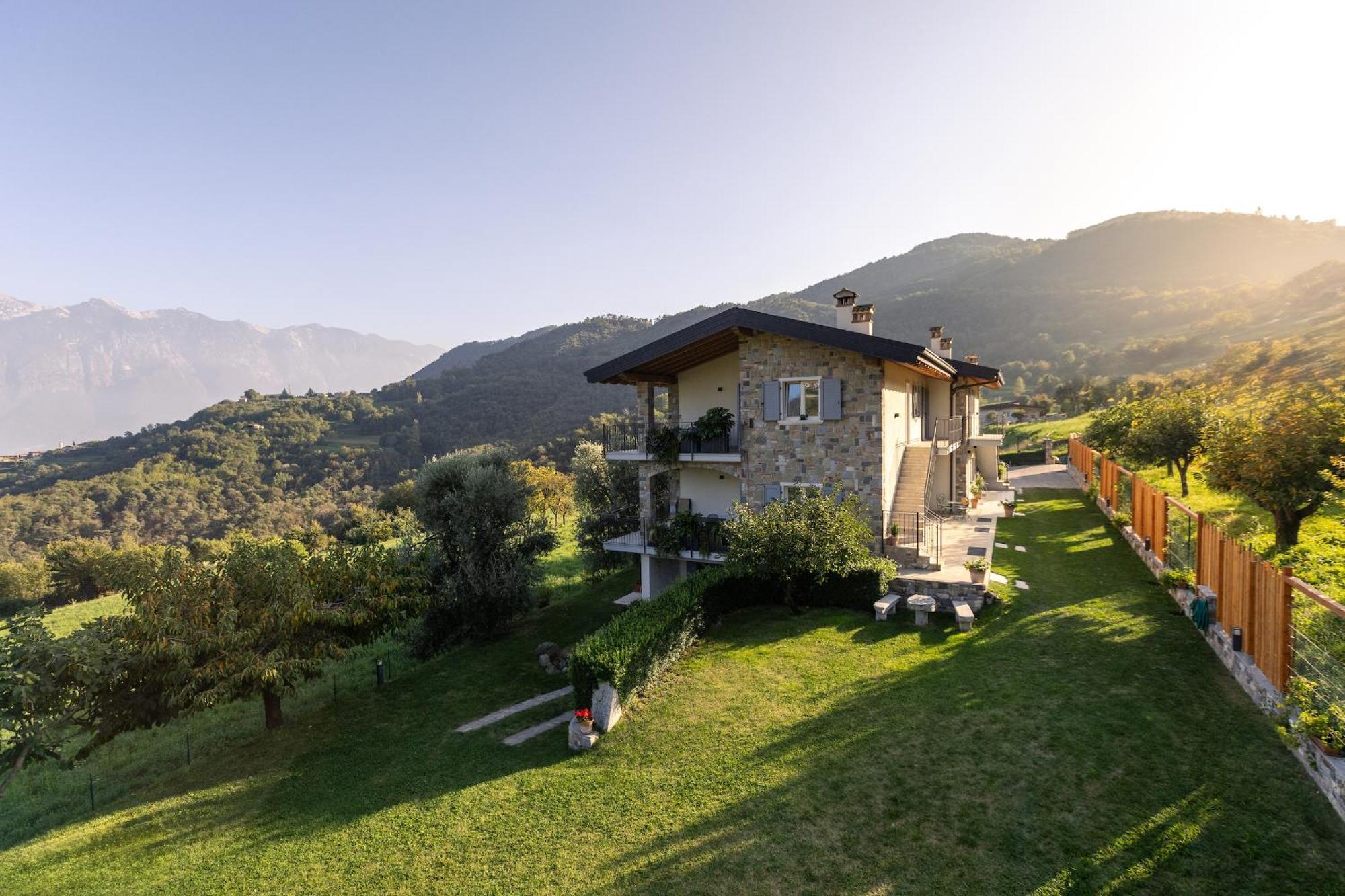 Mos Country House Tremosine Екстериор снимка