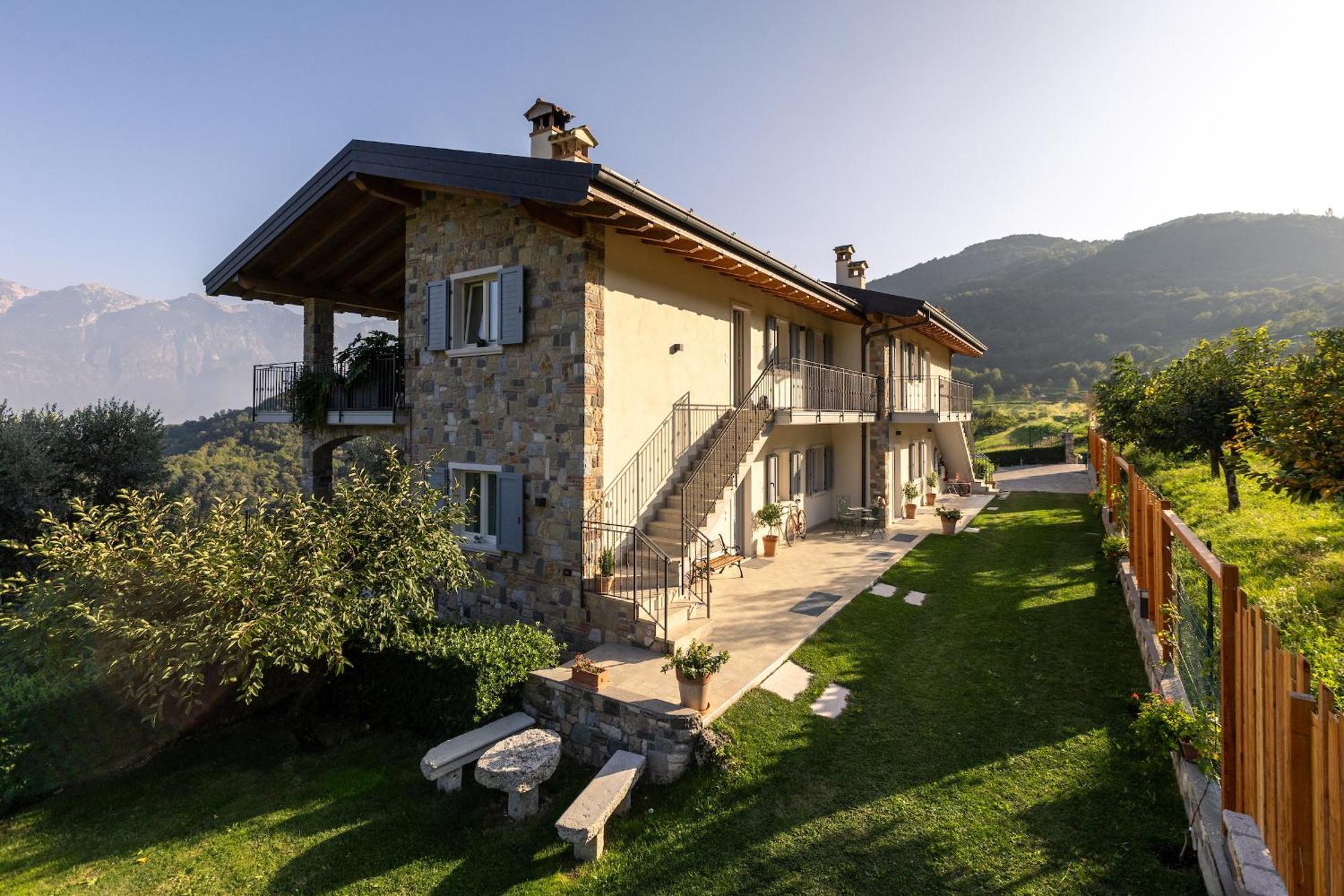 Mos Country House Tremosine Екстериор снимка