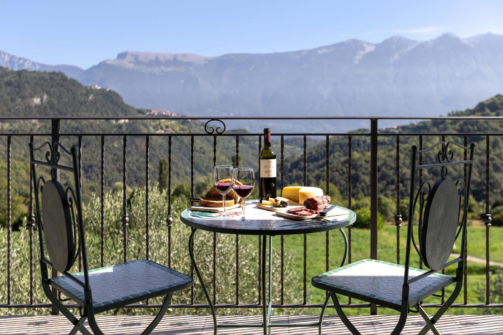 Mos Country House Tremosine Екстериор снимка