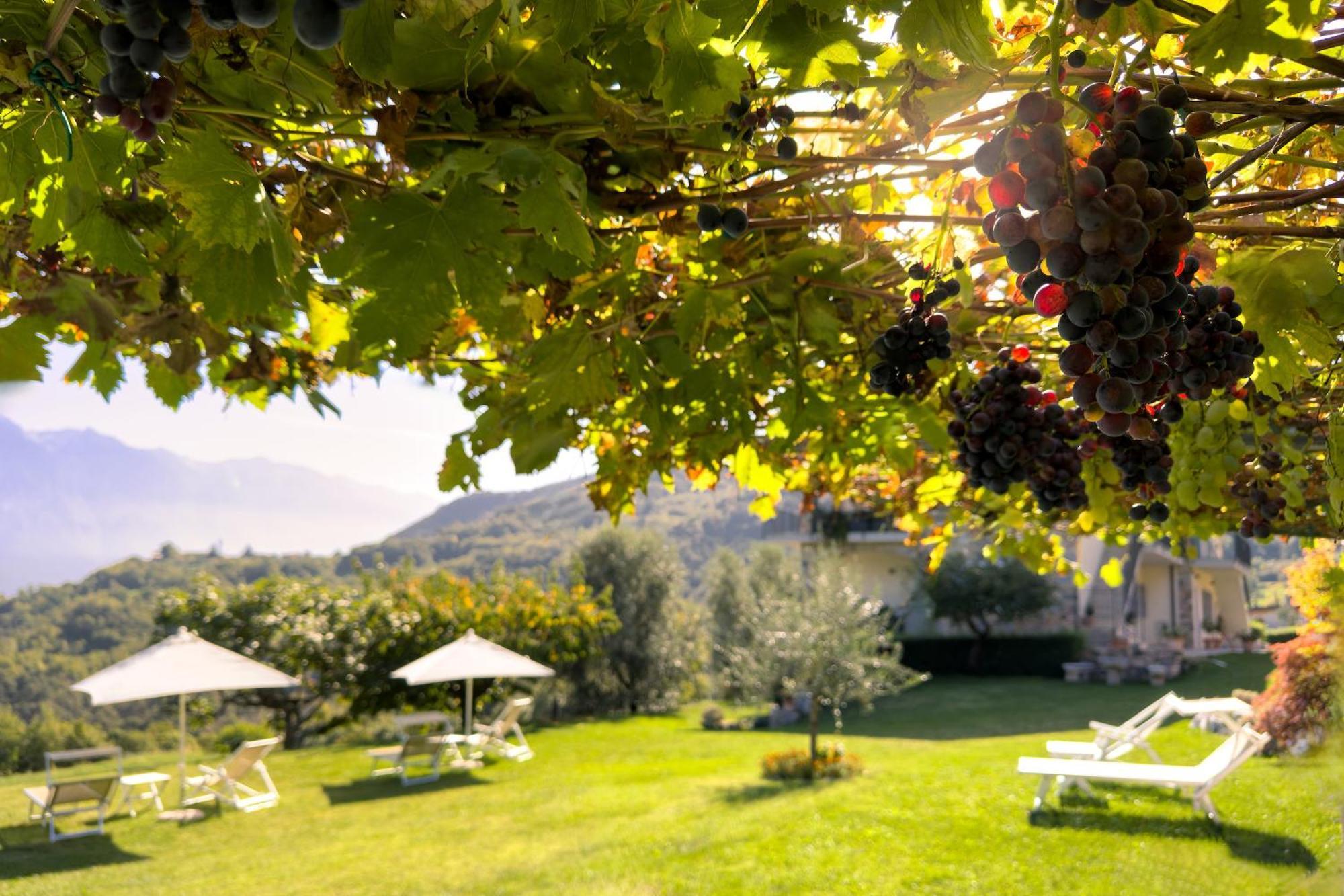 Mos Country House Tremosine Екстериор снимка