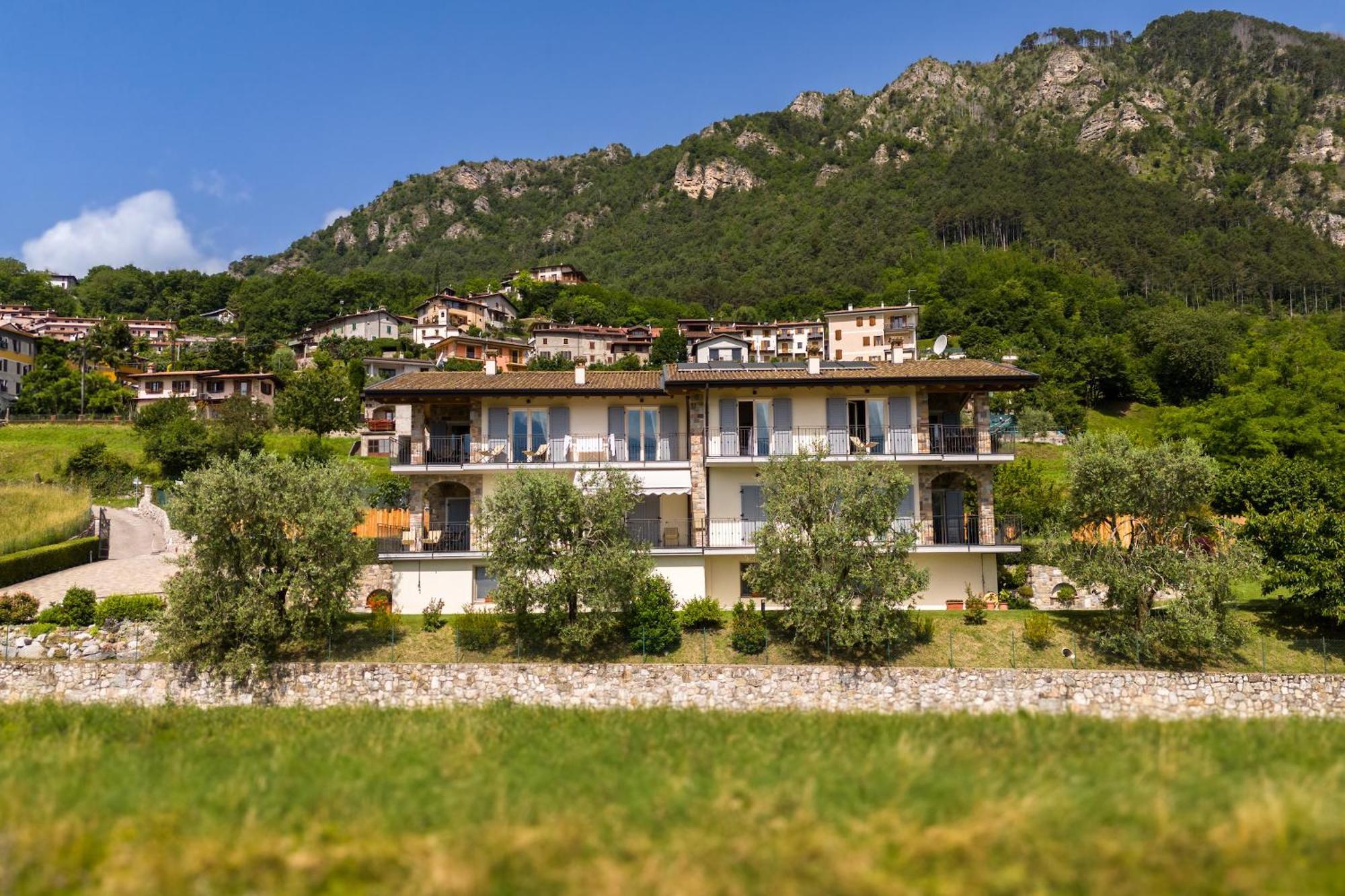 Mos Country House Tremosine Екстериор снимка