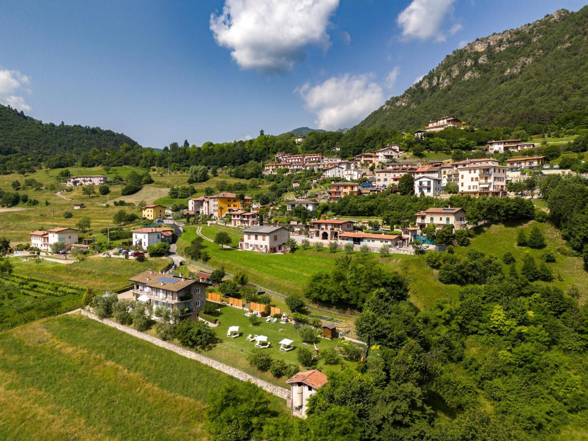 Mos Country House Tremosine Екстериор снимка